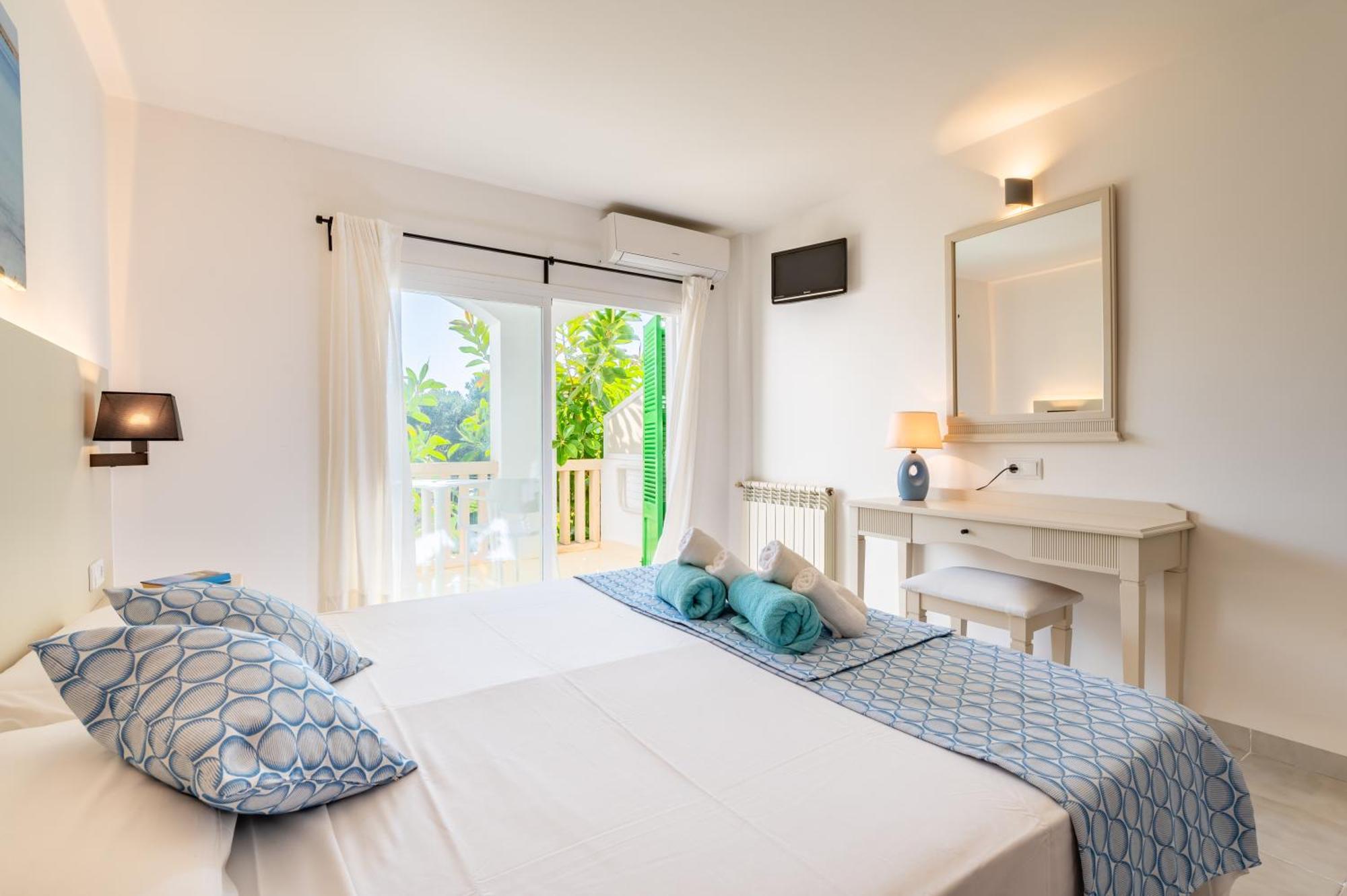 Hotel Martorell By Mhr 콜로니아 산트 호르디 외부 사진