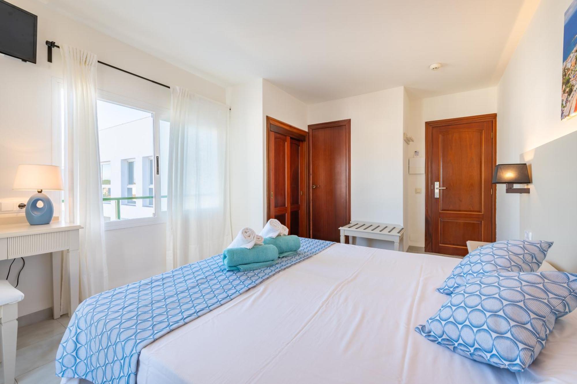 Hotel Martorell By Mhr 콜로니아 산트 호르디 외부 사진